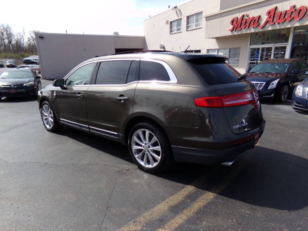 2011 Lincoln MKT Image 7