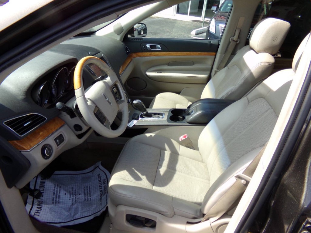 2011 Lincoln MKT Image 9