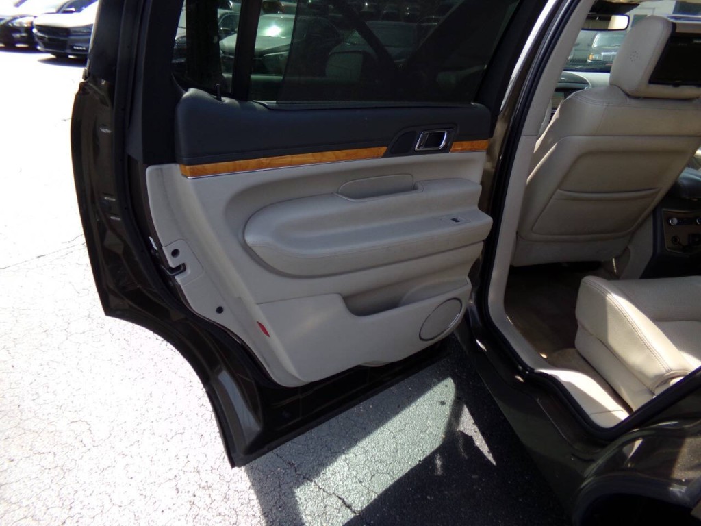 2011 Lincoln MKT Image 13