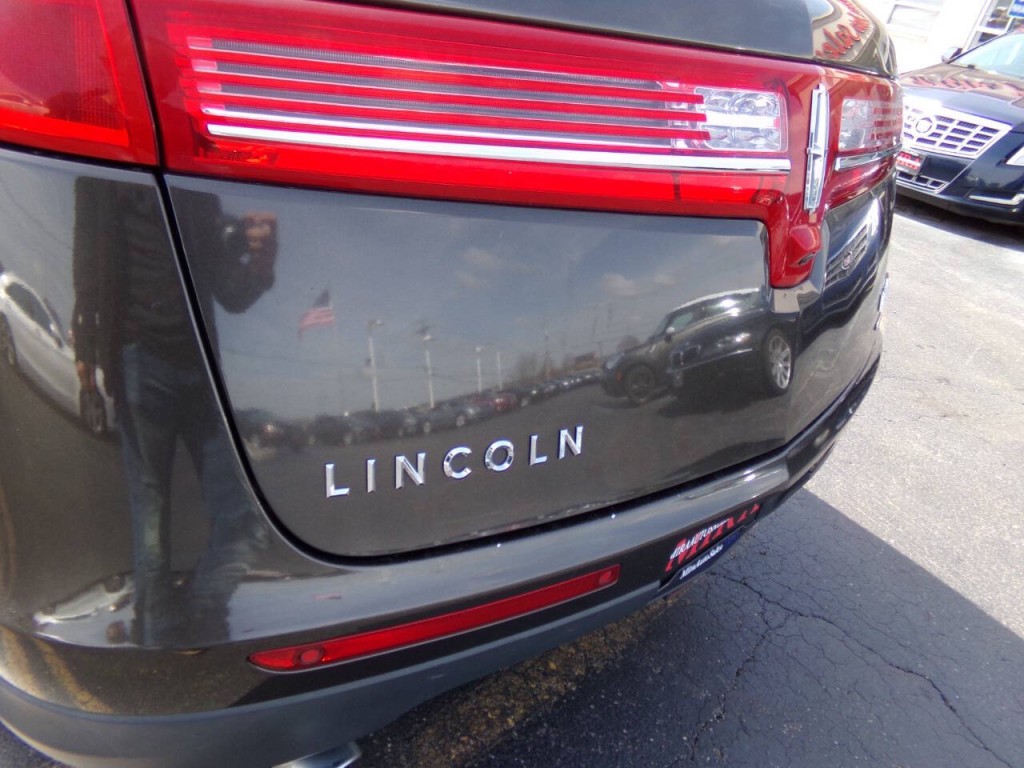 2011 Lincoln MKT Image 14