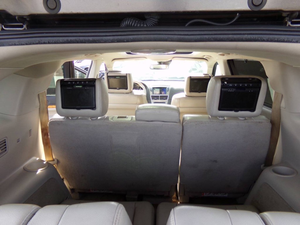2011 Lincoln MKT Image 16