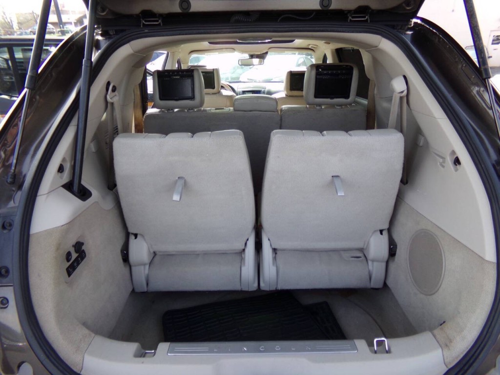 2011 Lincoln MKT Image 17