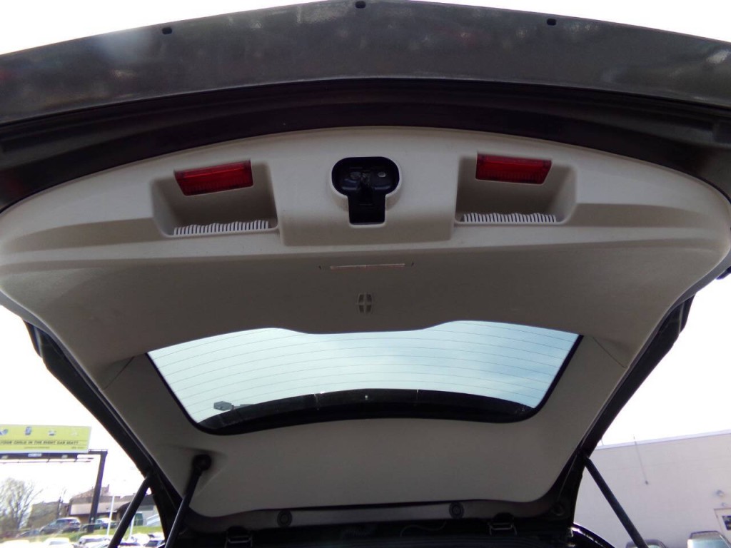 2011 Lincoln MKT Image 20