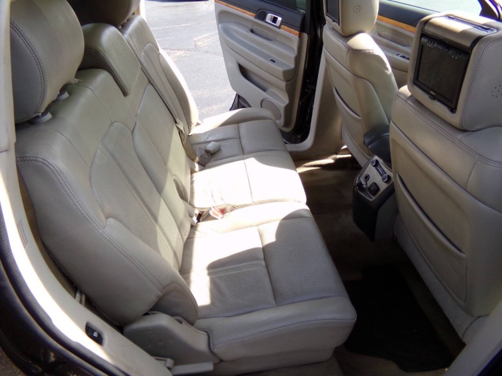 2011 Lincoln MKT Image 21
