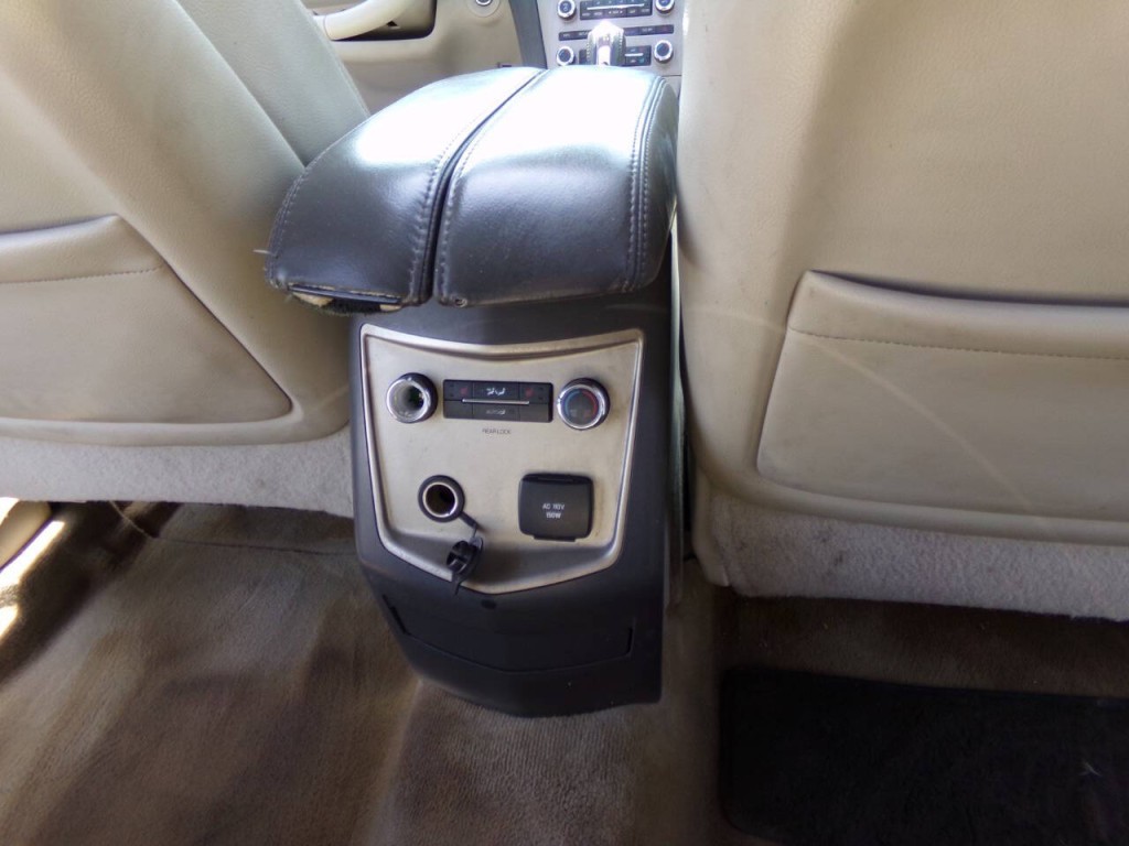 2011 Lincoln MKT Image 22