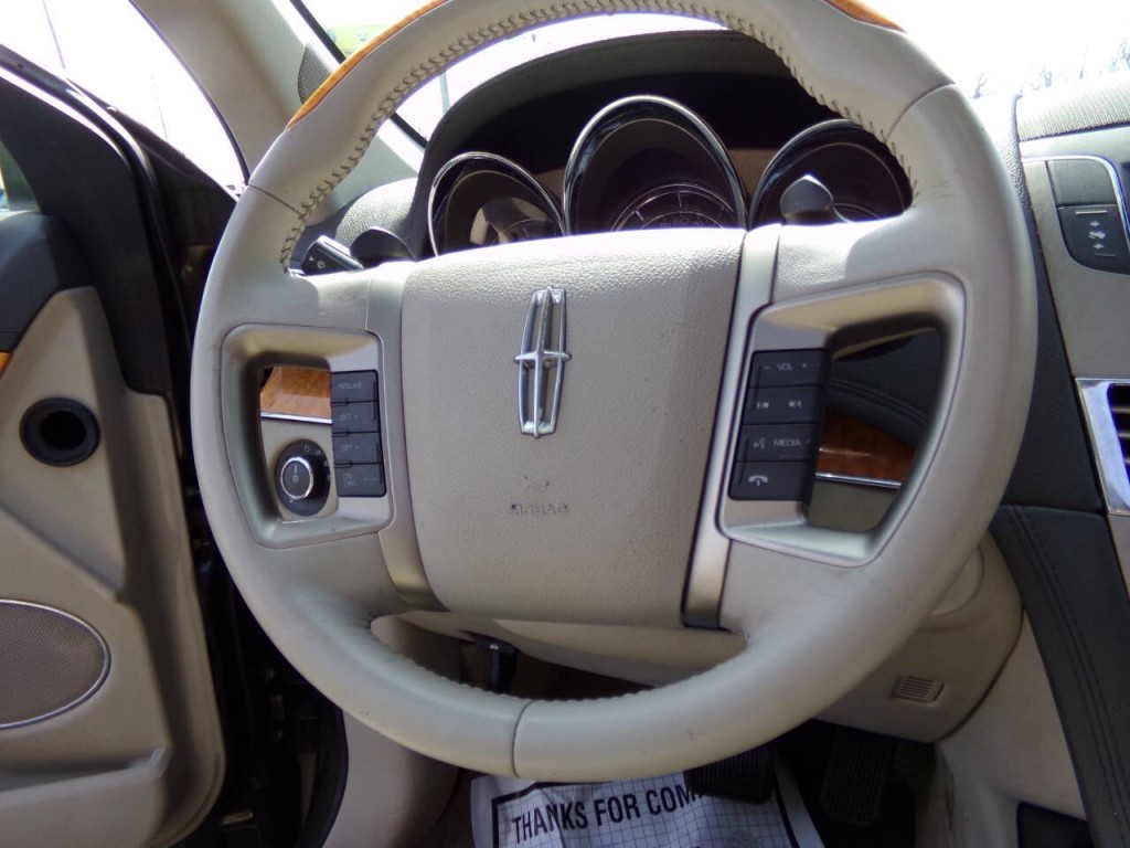2011 Lincoln MKT Image 33