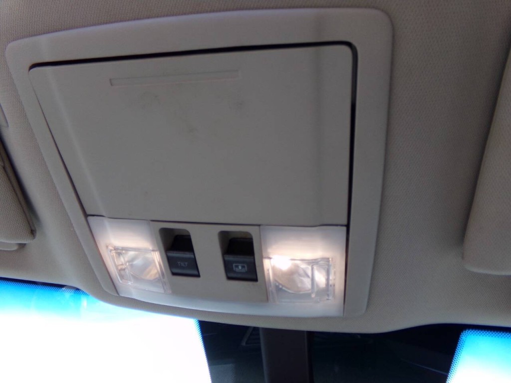 2011 Lincoln MKT Image 34