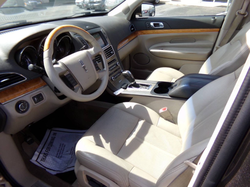 2011 Lincoln MKT Image 56