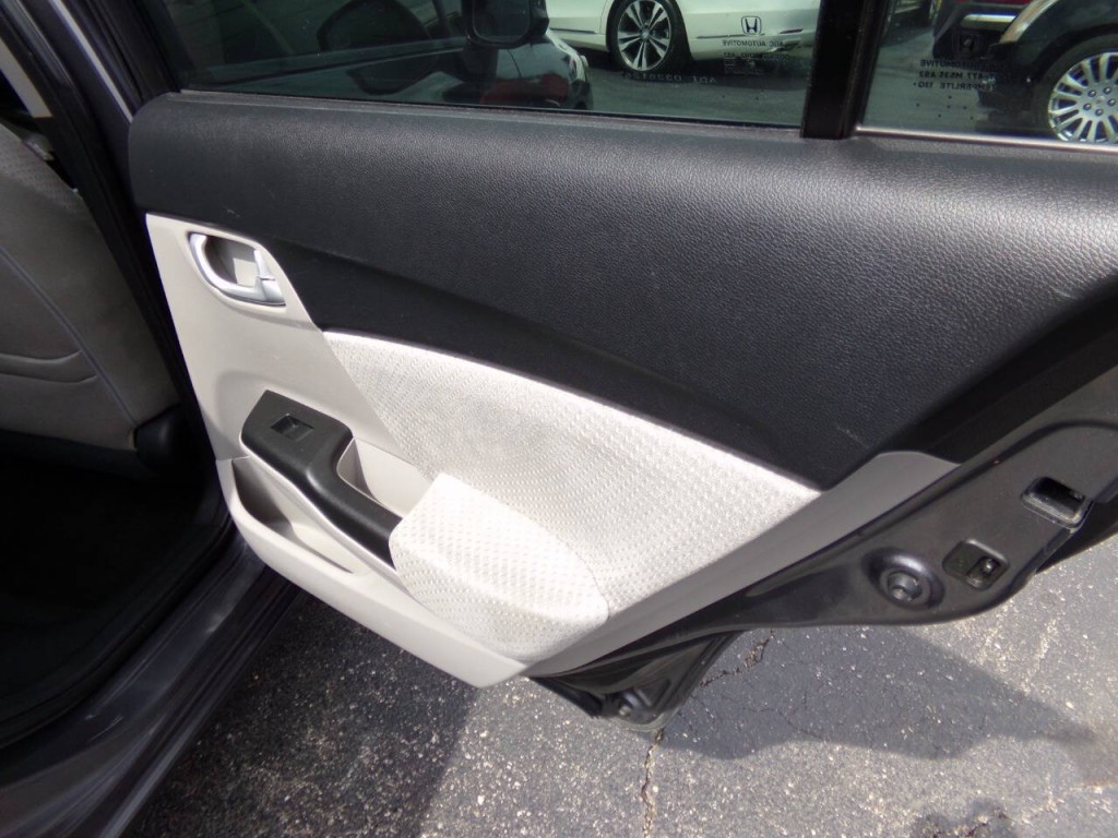 2015 Honda Civic Image 32