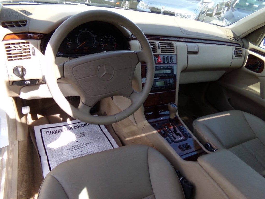 1999 Mercedes-Benz E-Class Image 8