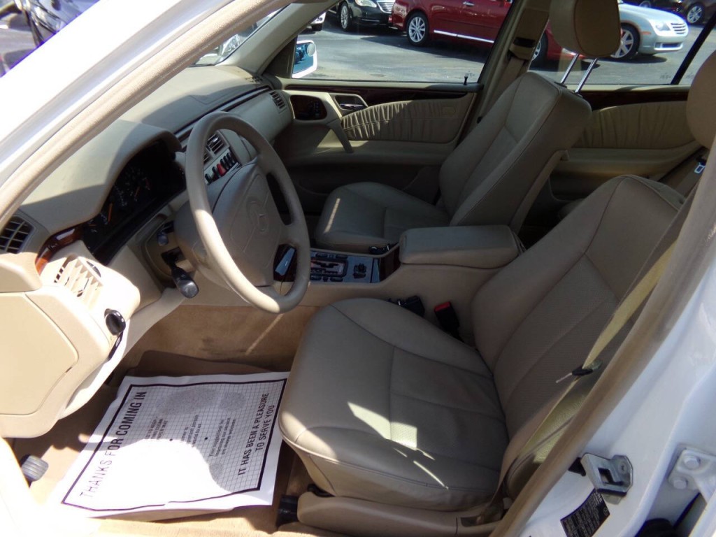 1999 Mercedes-Benz E-Class Image 9