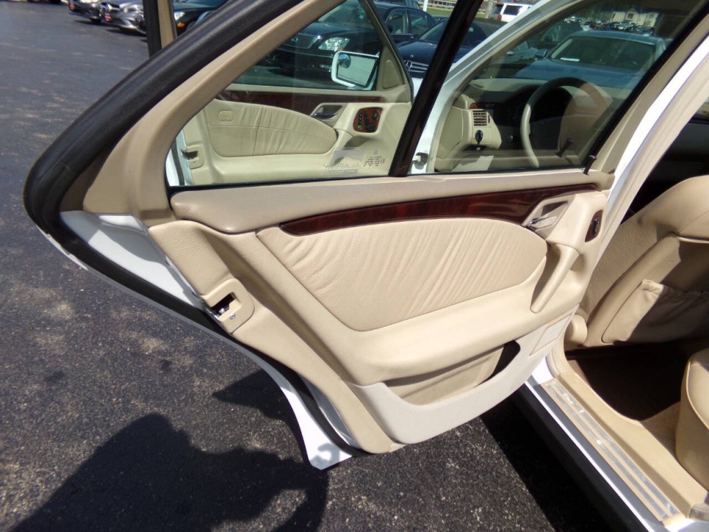 1999 Mercedes-Benz E-Class Image 12
