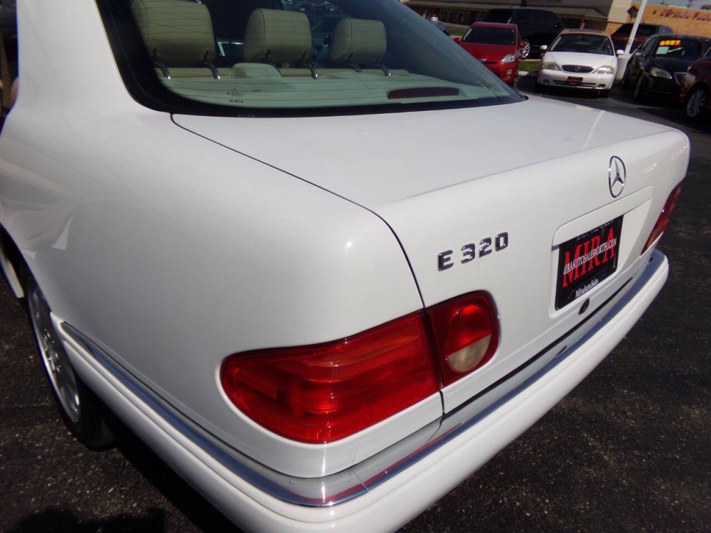 1999 Mercedes-Benz E-Class Image 14