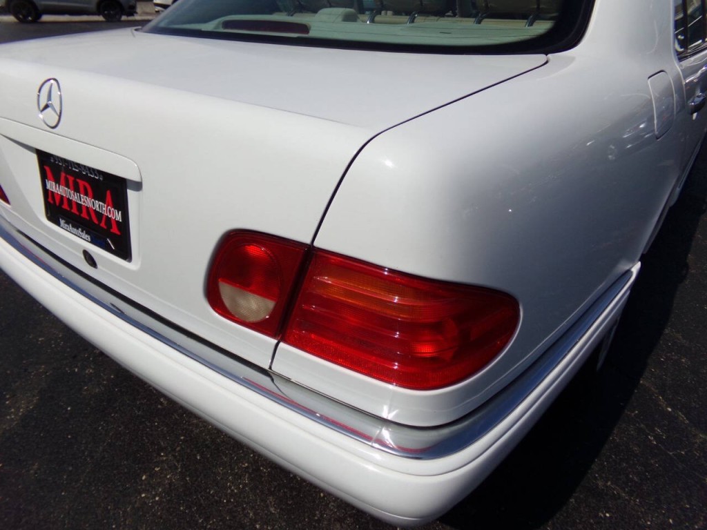 1999 Mercedes-Benz E-Class Image 15