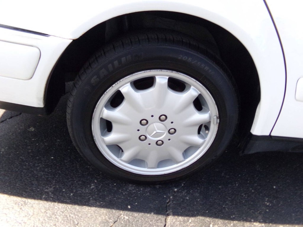 1999 Mercedes-Benz E-Class Image 19