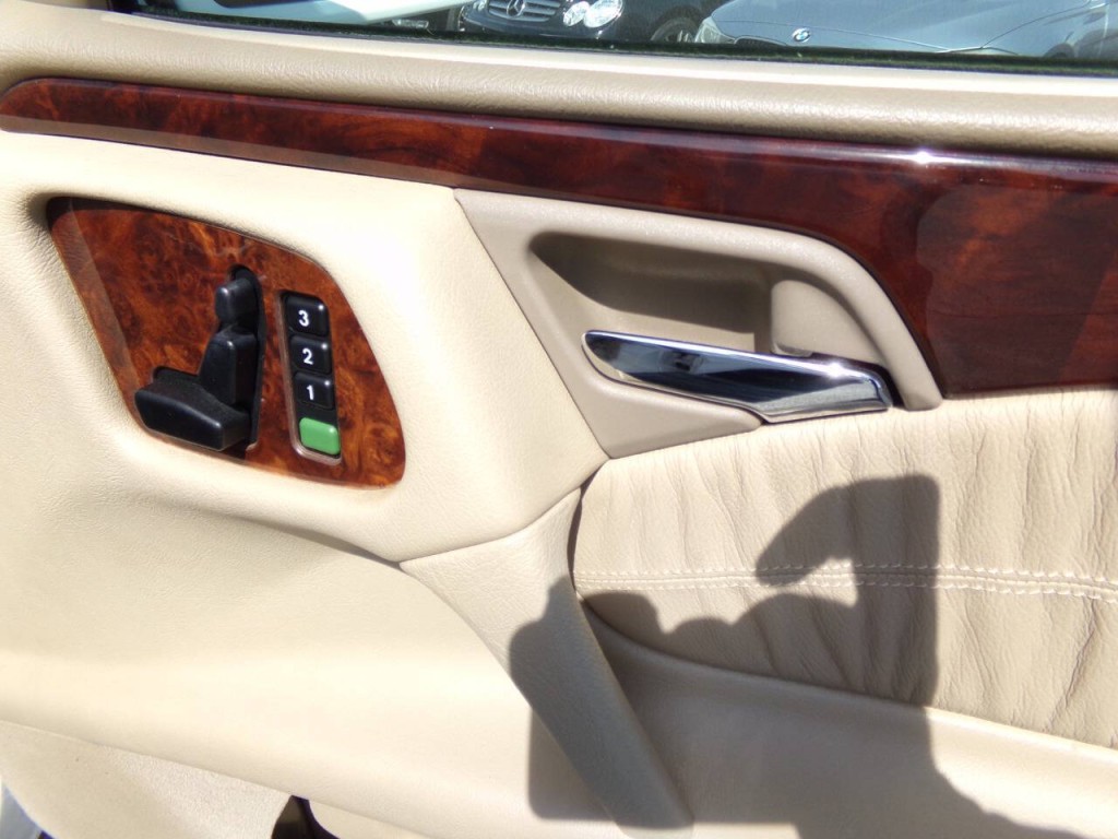 1999 Mercedes-Benz E-Class Image 24