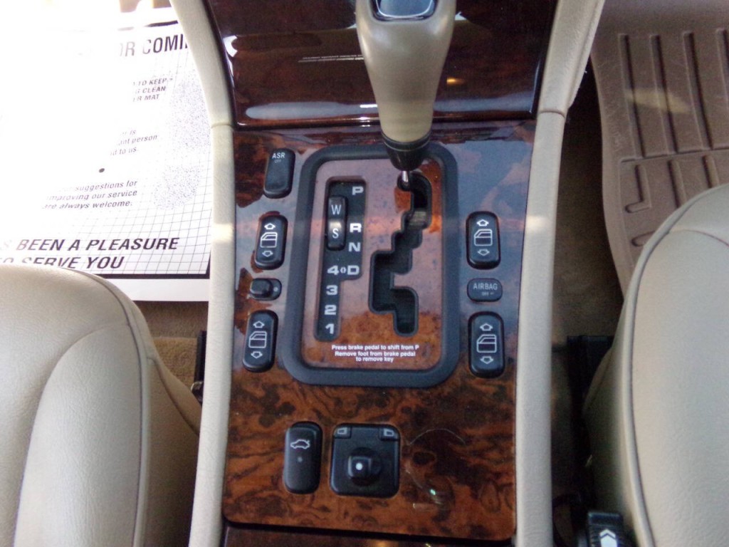 1999 Mercedes-Benz E-Class Image 30