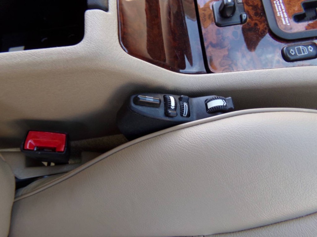 1999 Mercedes-Benz E-Class Image 38