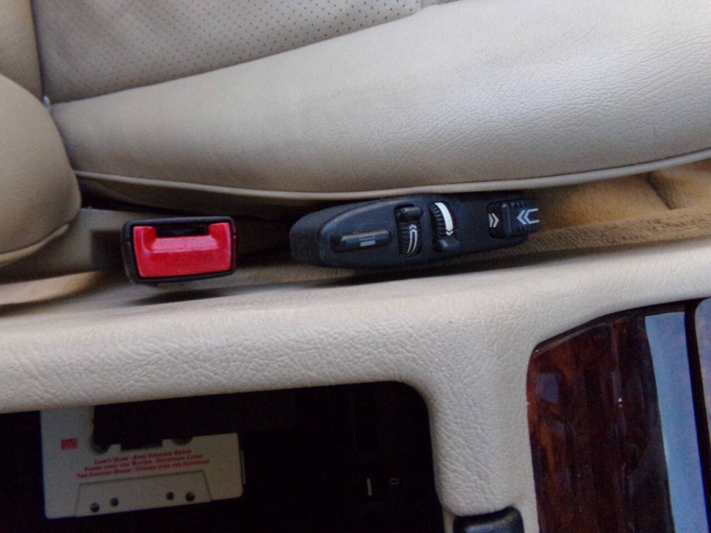 1999 Mercedes-Benz E-Class Image 39