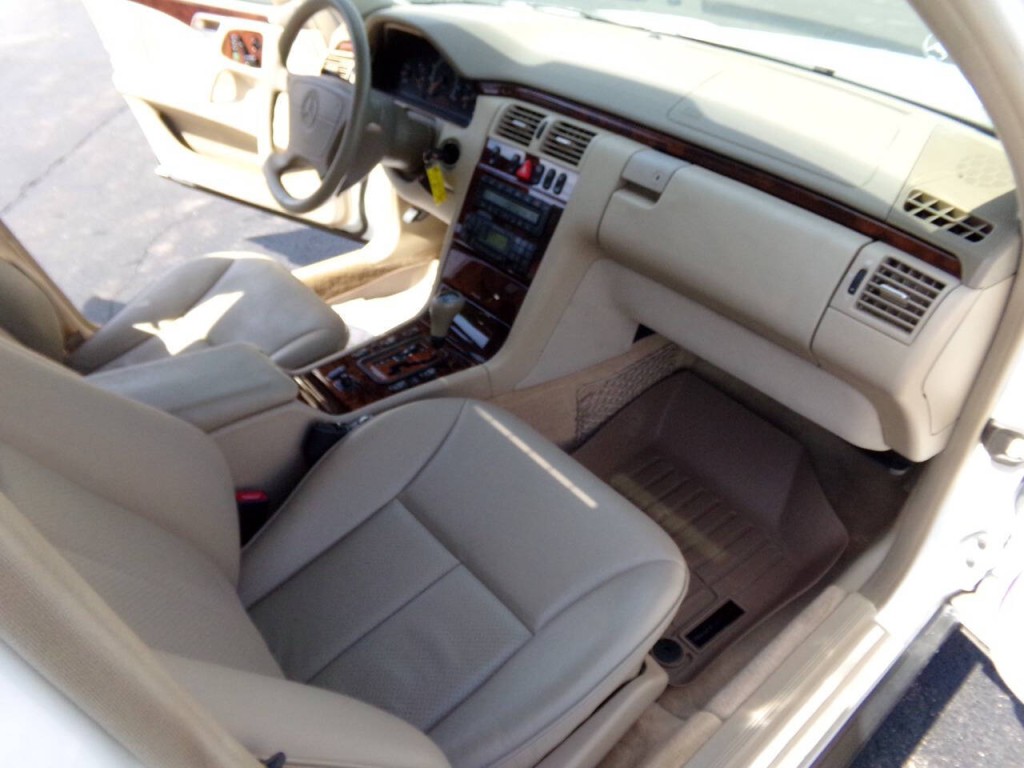 1999 Mercedes-Benz E-Class Image 40