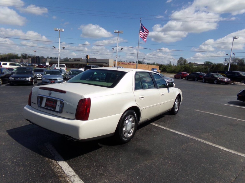 2001 Cadillac DeVille Image 6