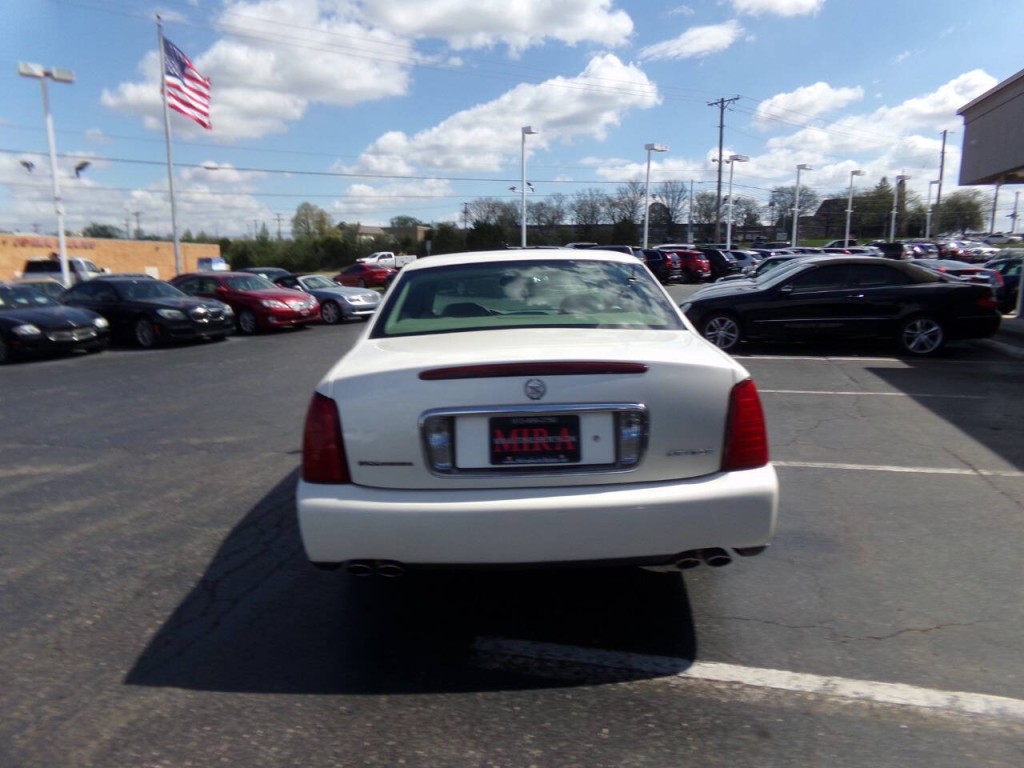 2001 Cadillac DeVille Image 7