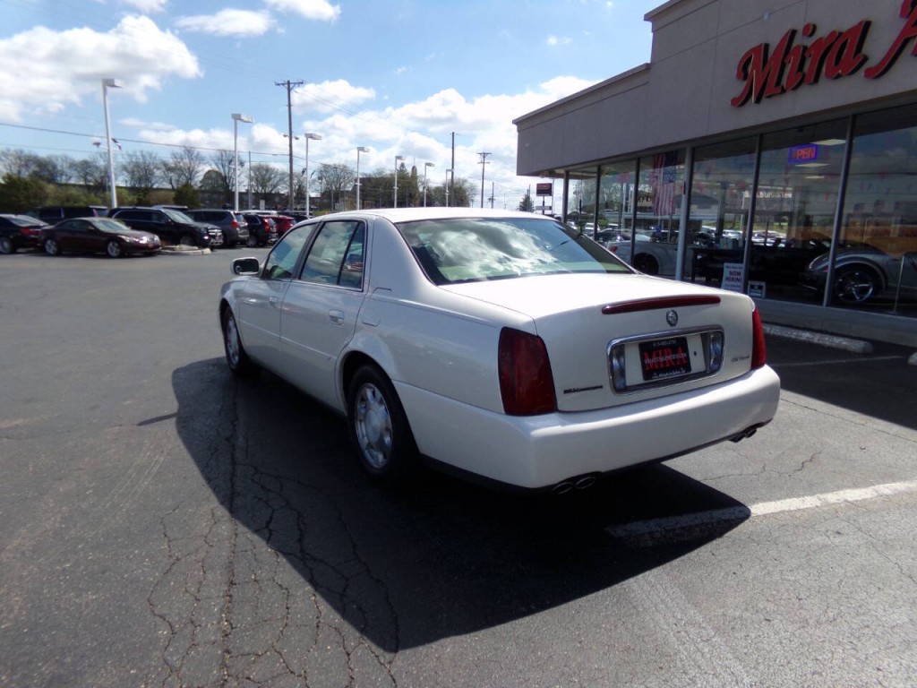 2001 Cadillac DeVille Image 8