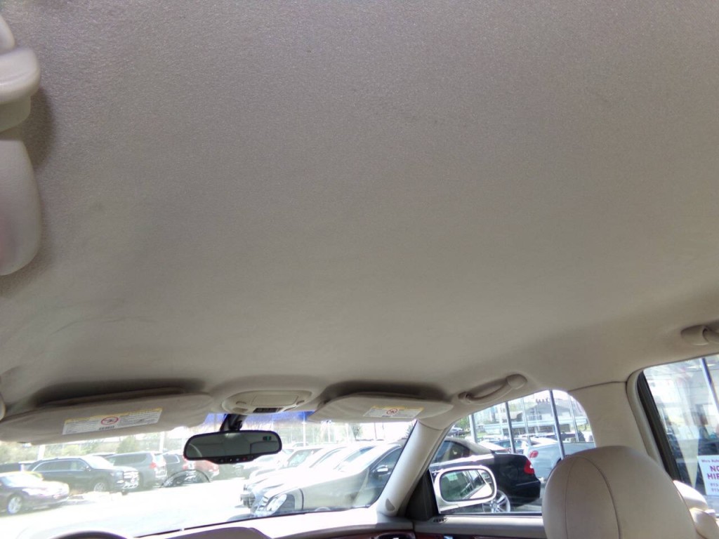 2001 Cadillac DeVille Image 16