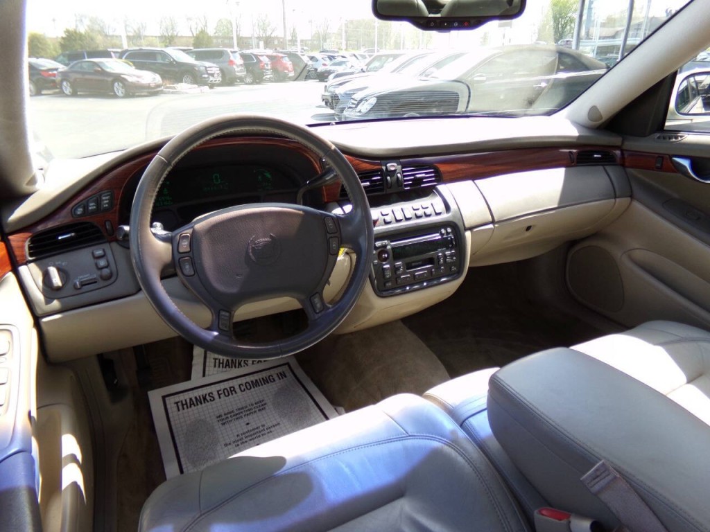 2001 Cadillac DeVille Image 17