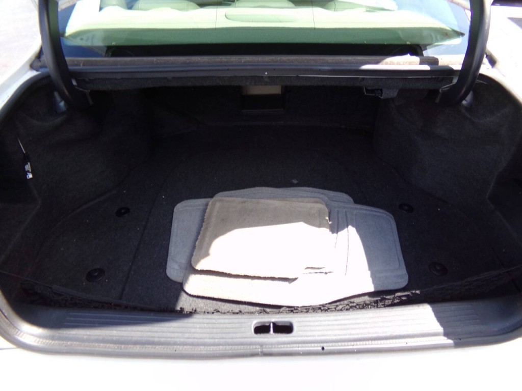 2001 Cadillac DeVille Image 19