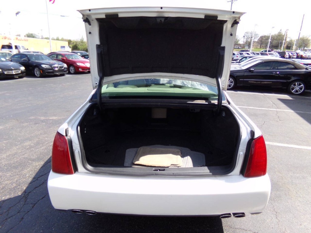 2001 Cadillac DeVille Image 20