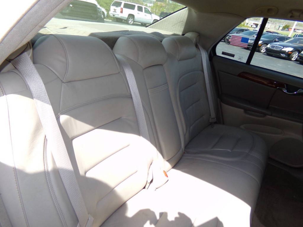 2001 Cadillac DeVille Image 22