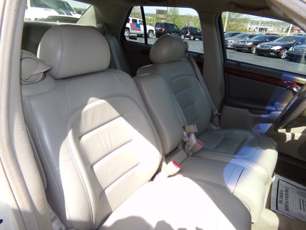 2001 Cadillac DeVille Image 26