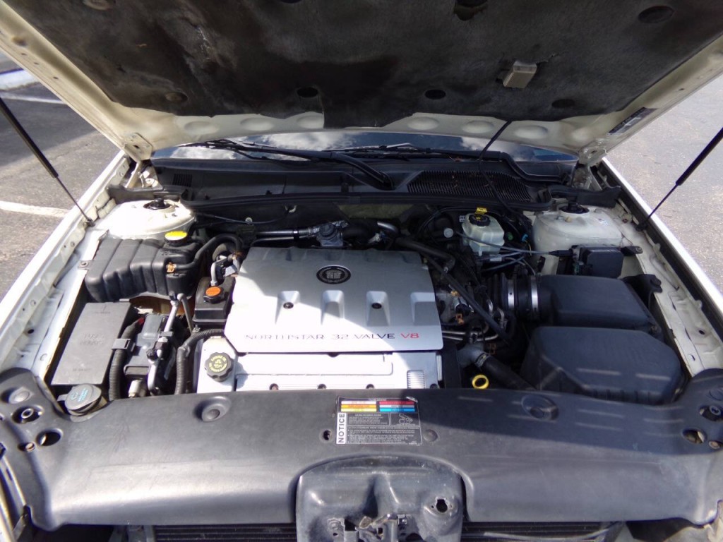 2001 Cadillac DeVille Image 28