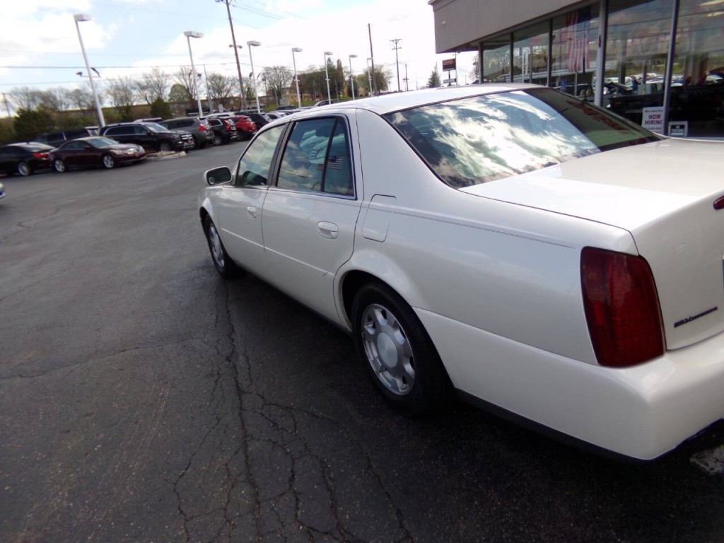 2001 Cadillac DeVille Image 34