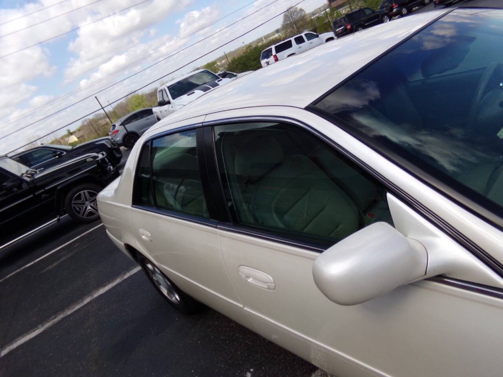 2001 Cadillac DeVille Image 38