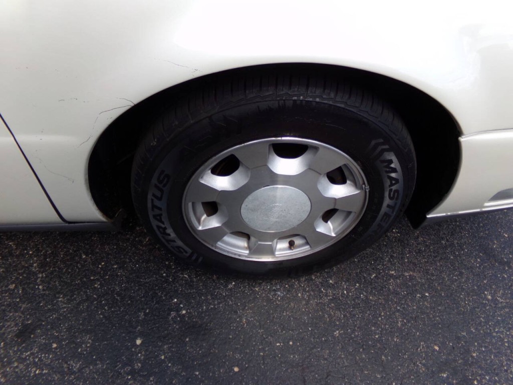 2001 Cadillac DeVille Image 39