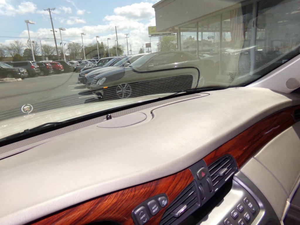 2001 Cadillac DeVille Image 42