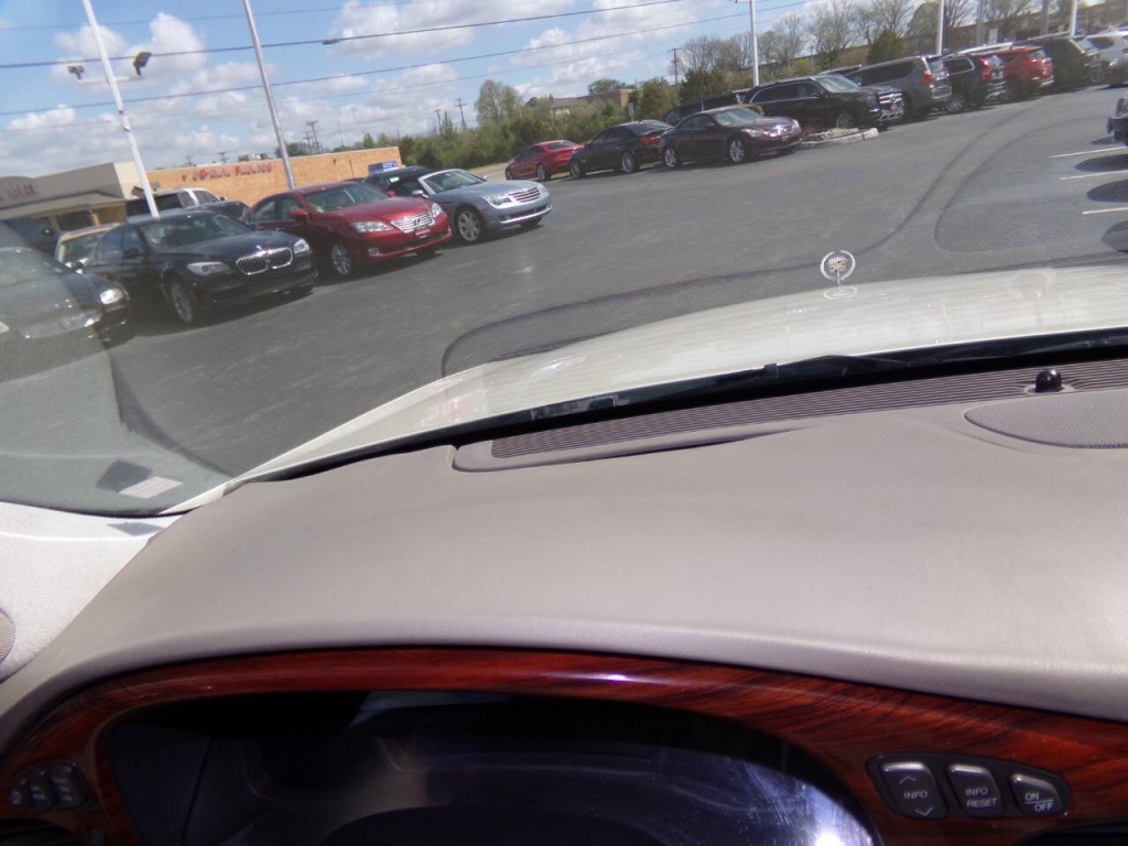 2001 Cadillac DeVille Image 43