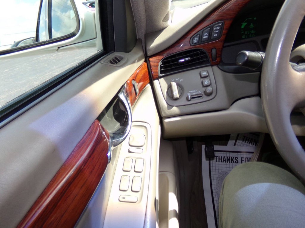 2001 Cadillac DeVille Image 46