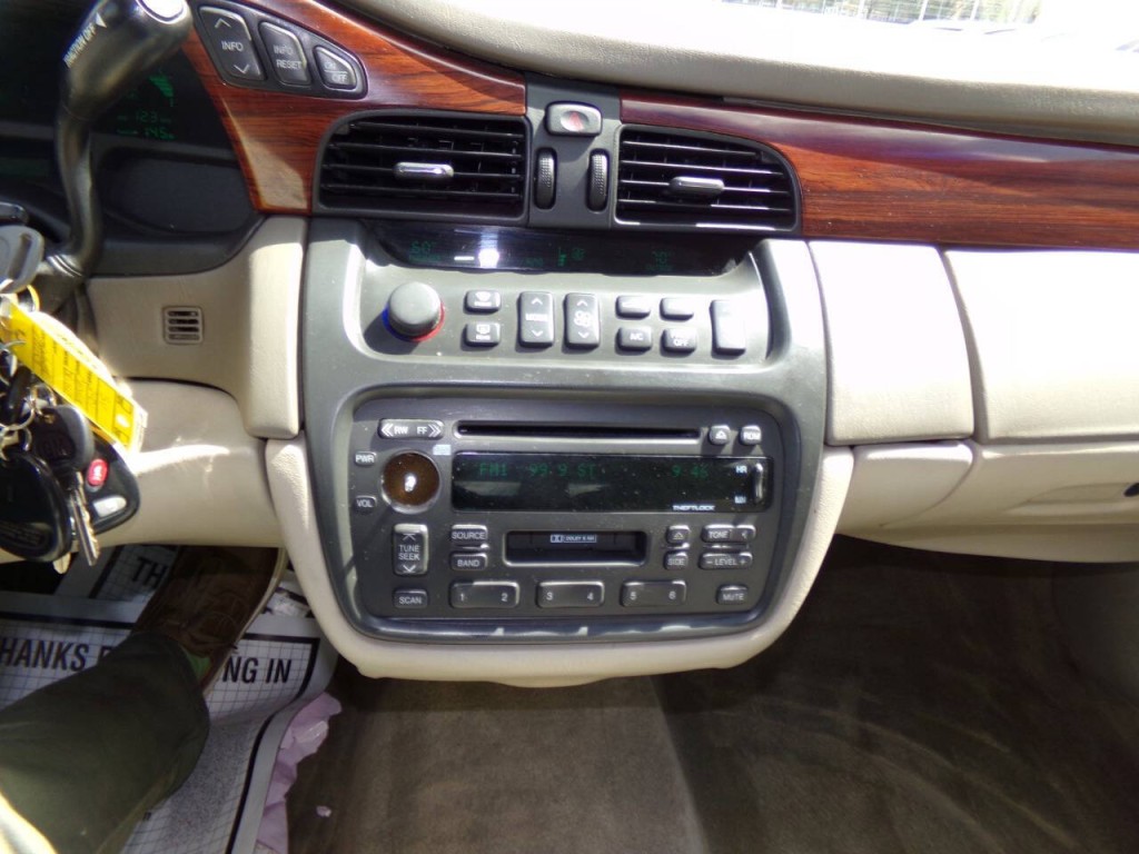 2001 Cadillac DeVille Image 47