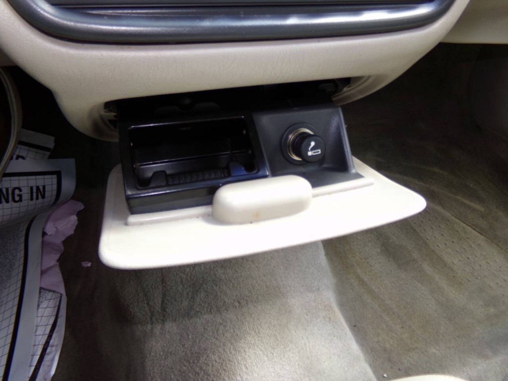 2001 Cadillac DeVille Image 48