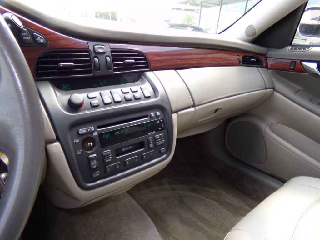 2001 Cadillac DeVille Image 52