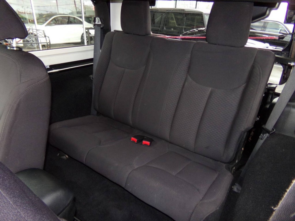 2014 Jeep Wrangler Image 12