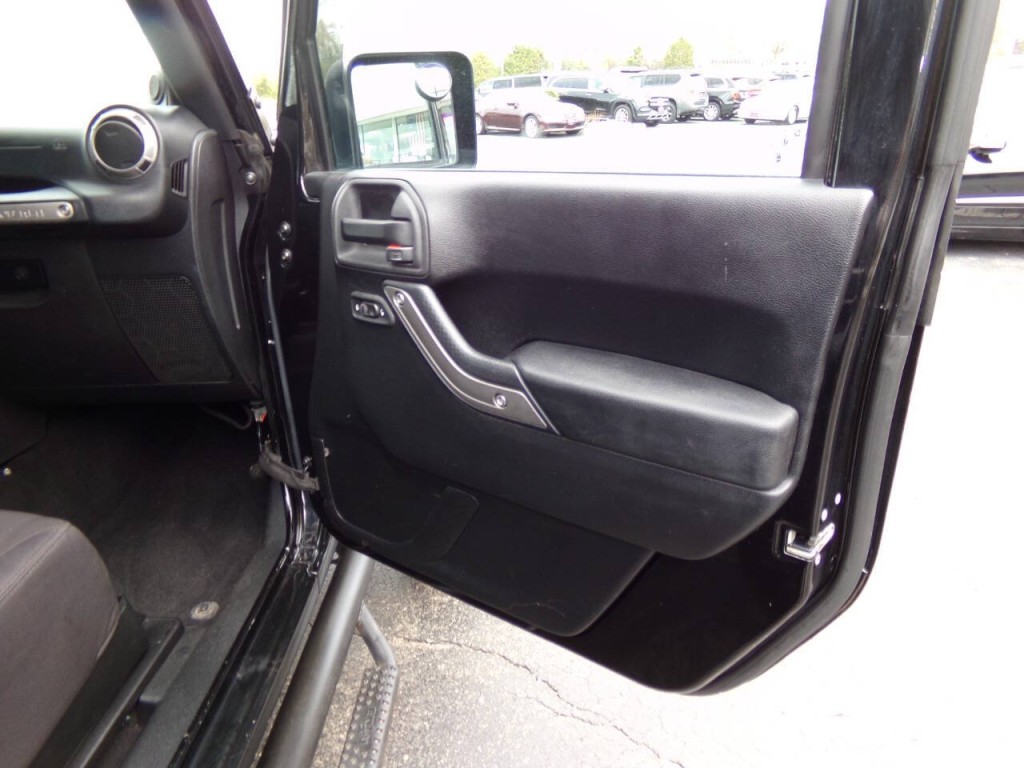 2014 Jeep Wrangler Image 24