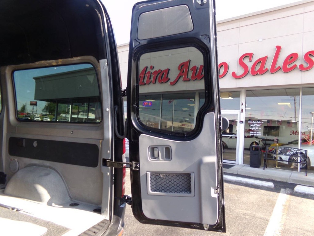 2011 Mercedes-Benz Sprinter Image 30