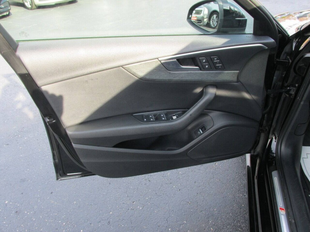 2017 Audi A4 Image 16