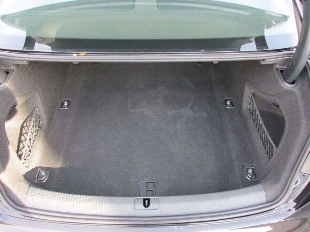 2017 Audi A4 Image 25