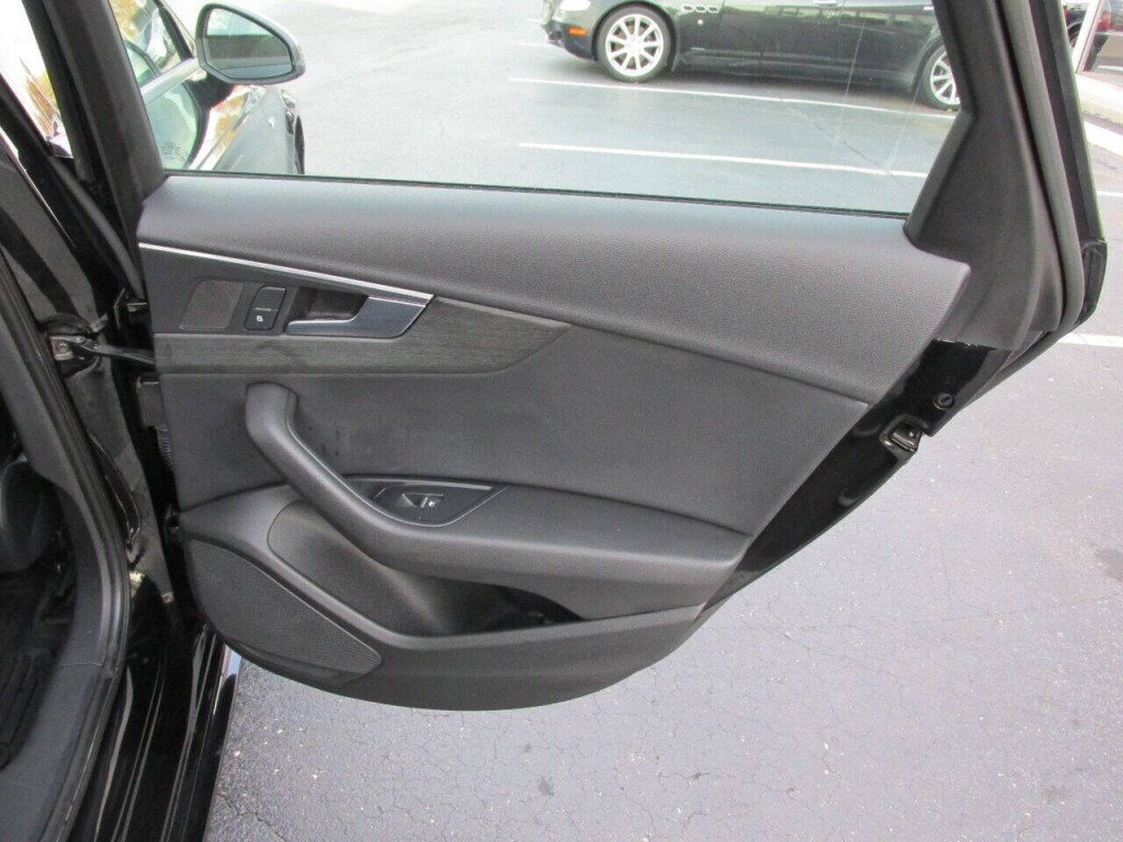 2017 Audi A4 Image 32