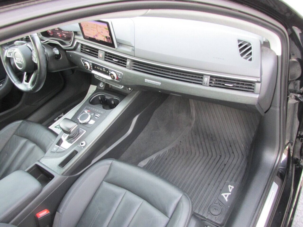 2017 Audi A4 Image 36